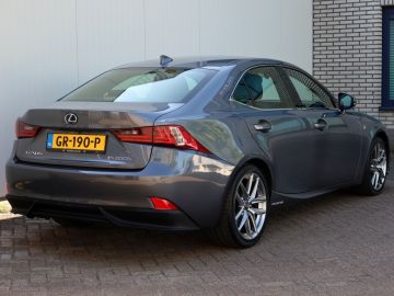 Lexus IS